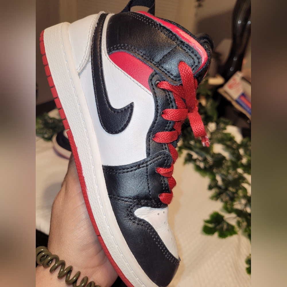 Nike Air jordan shoes for kids. - Picture 11 of 11